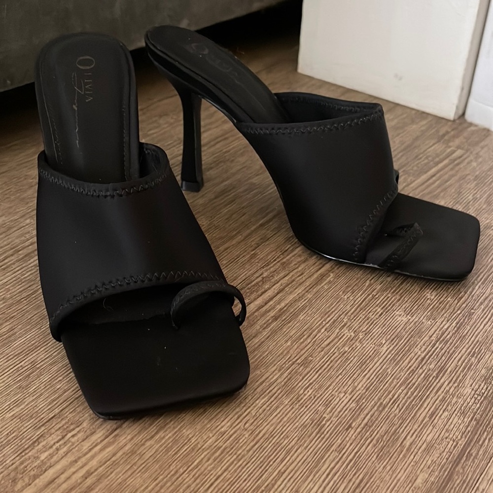 Forever 21 size 7 black kitten heels